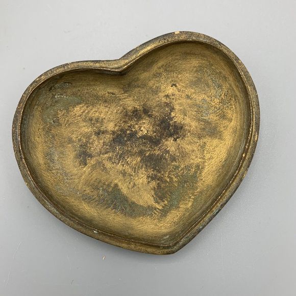 Vintage Mid Century Brass Heart Shaped Lidded Trinket Box Aged Patina Keepsake - Picture 7 of 16